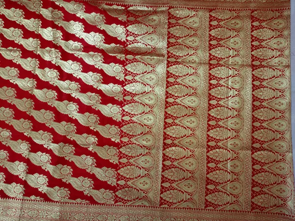 Red_Banarasi_Saree_For_Women