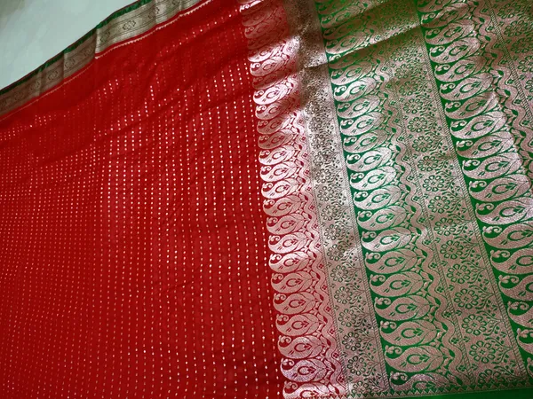 Red_Banarasi_Saree_For_Women