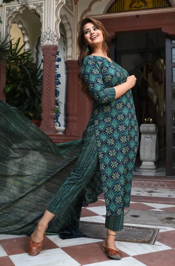 Green_Teal_Ikat_Block_Print_Kurta_Sets_For_Women