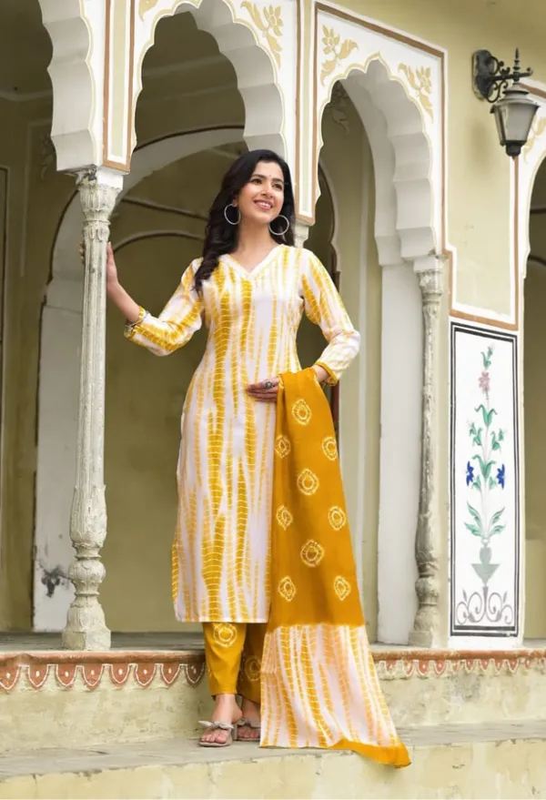 Yellow_Lovely_Color_Cotton_Fabric_Casual_Kurti_For_Women