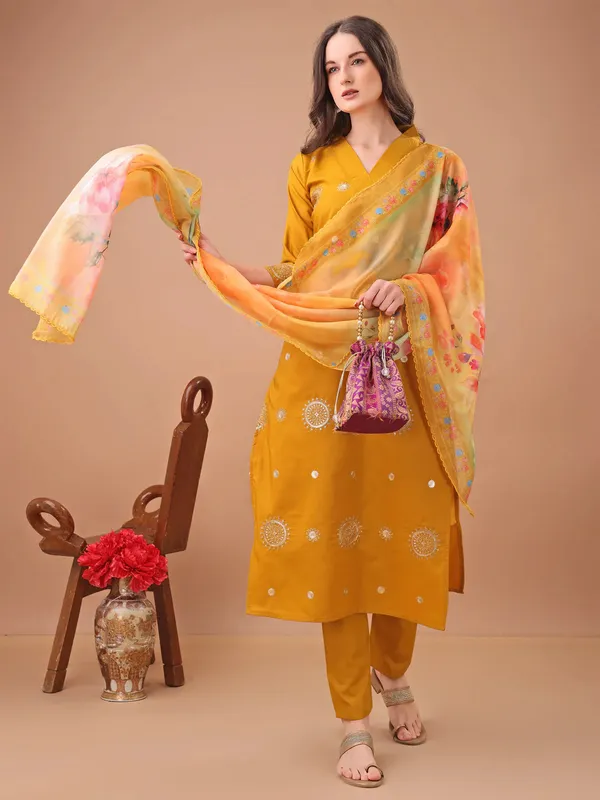 Yellow_Mustard_Silk_Embroidered_Kurta_Set_For_Women