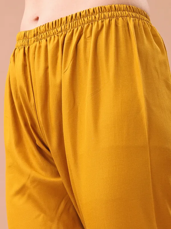 Yellow_Mustard_Silk_Embroidered_Kurta_Set_For_Women