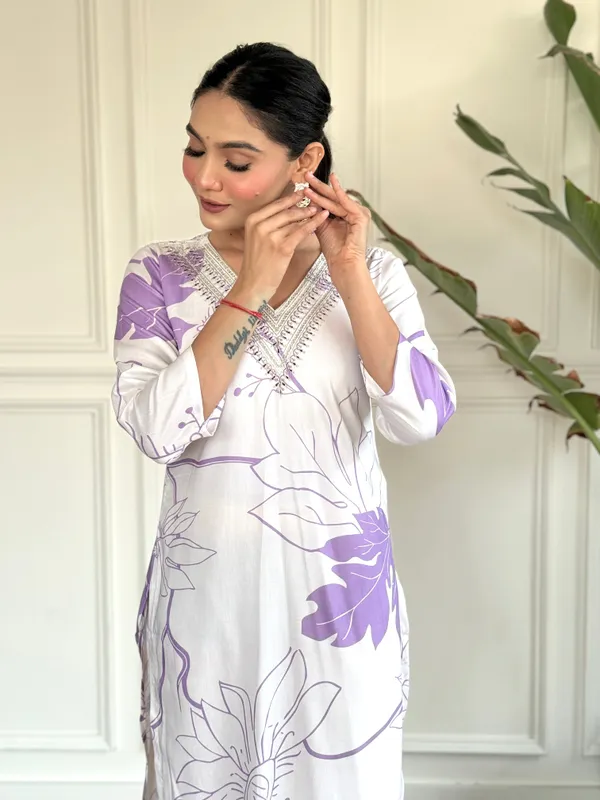 White_Rayon_Print_Kurta_Set_With_Dupatta_For_Women