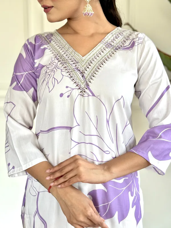 White_Rayon_Print_Kurta_Set_With_Dupatta_For_Women
