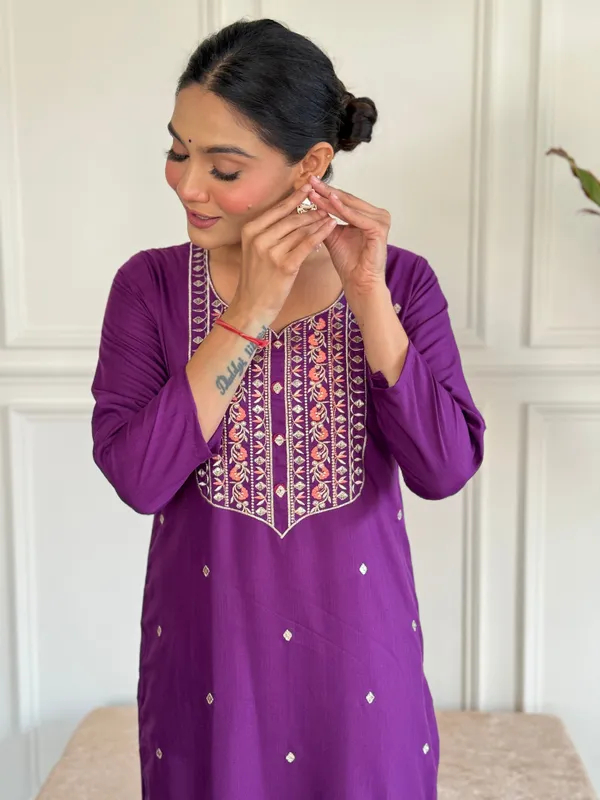 Purple_Rayon_Slub_Embroidery_Work_Straight_Attractive_Long_Kurta_Set_With_Matching_Dupatta_For_Women