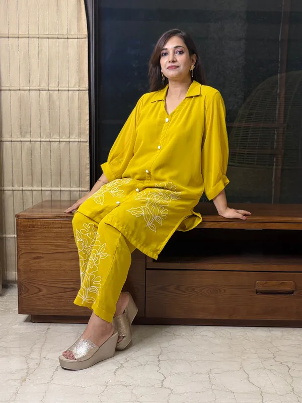 Yellowish_Co-Ord_Set_With_Thread_Work_For_Women