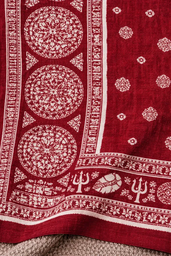 Maroon_And_White_Wool_With_Viscose_Soft_Story_Shawl_For_Women