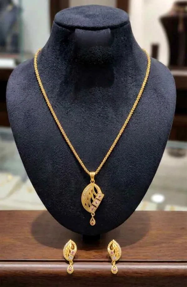 Elegant_22K_Gold_Leaf_Design_Pendant_Set_with_Ruby_&_CZ_Stones