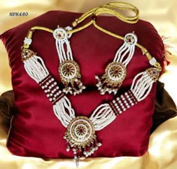 Balaji_Gold_Elegant_South_Indian_Temple_Jewelry_Necklace_Set_with_Earrings_For_Women
