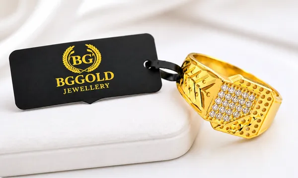 Stunning_Gold-Plated_Designer_AD_Stone_Studded_Men's_Ring_with_Cheetah_Motif