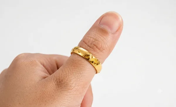 Classic_Gold_Plated_Textured_Minimalist_Band_Ring