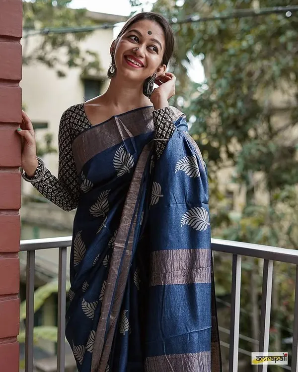 Blue_Cotton_Linen_Self_Design_Woven_Saree_For_Women