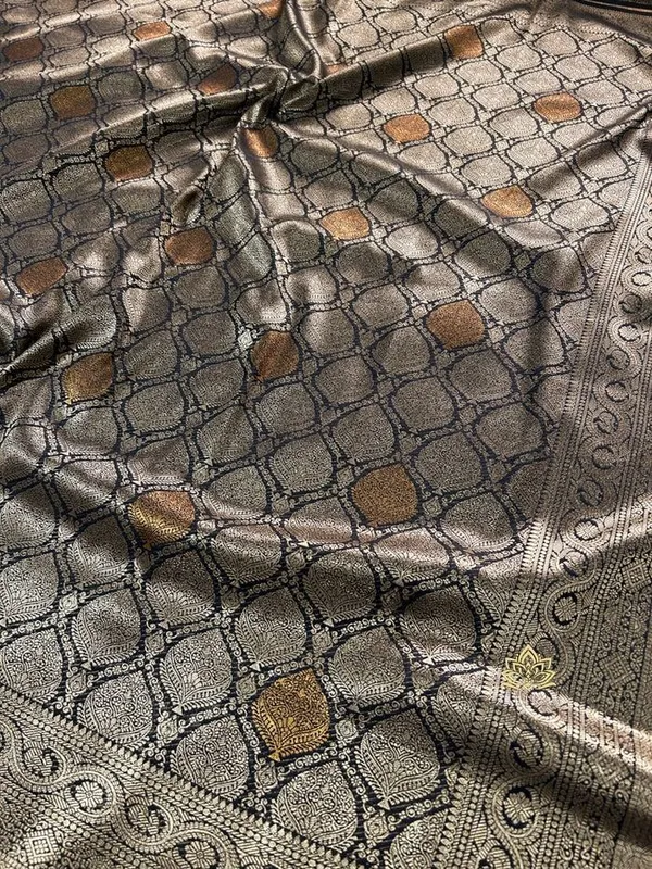 Grey_Jacquard_Self_Design_Banarasi_Saree_For_Women