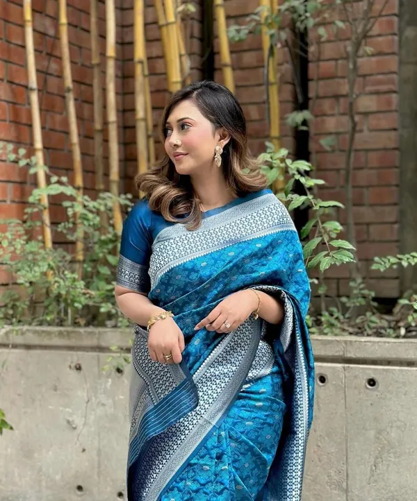 Blue_Jacquard_Embroidered_Banarasi_Saree_For_Women