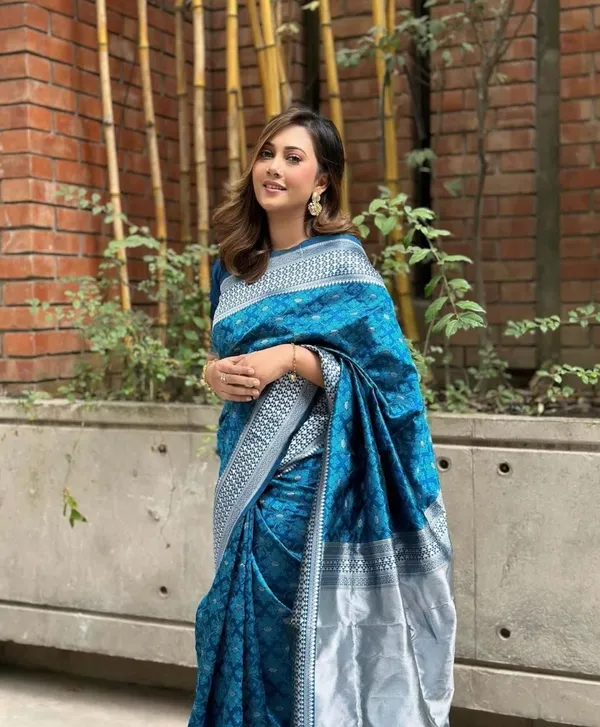 Blue_Jacquard_Embroidered_Banarasi_Saree_For_Women
