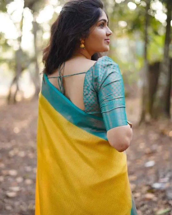 Yellow_Jacquard_Self_Design_Woven_Banarasi_Saree_For_Women