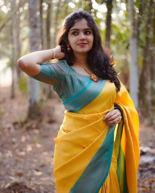 Yellow_Jacquard_Self_Design_Woven_Banarasi_Saree_For_Women