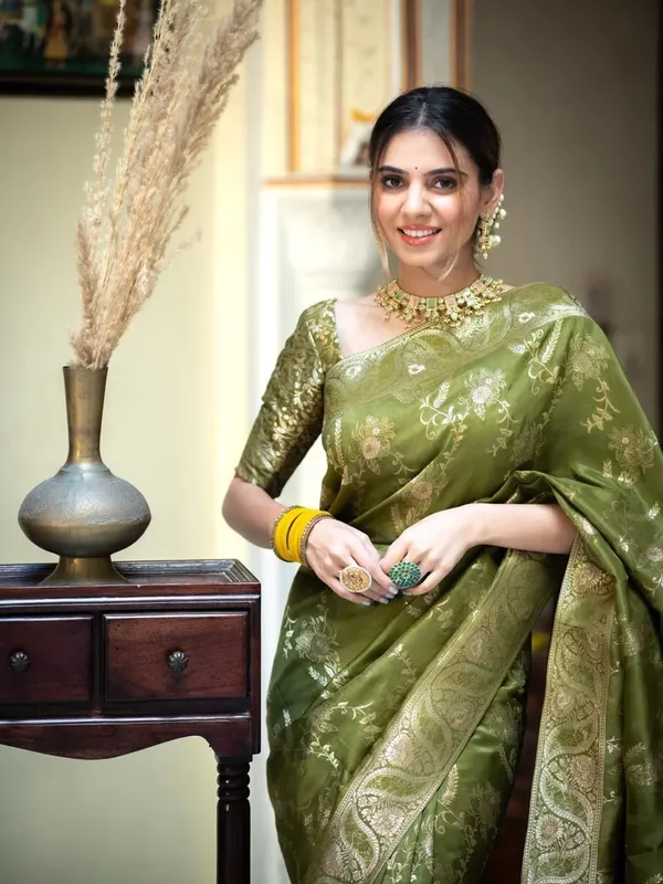 Green_Jacquard_Self_Design_Woven_Banarasi_Saree_For_Women