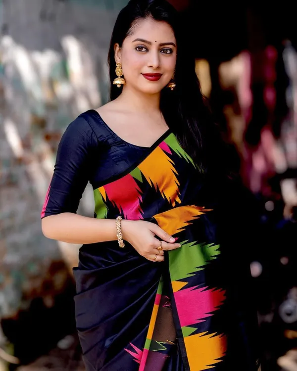 Black_&_Multicolor_Jacquard_Self_Design_Woven_Banarasi_Saree_For_Women