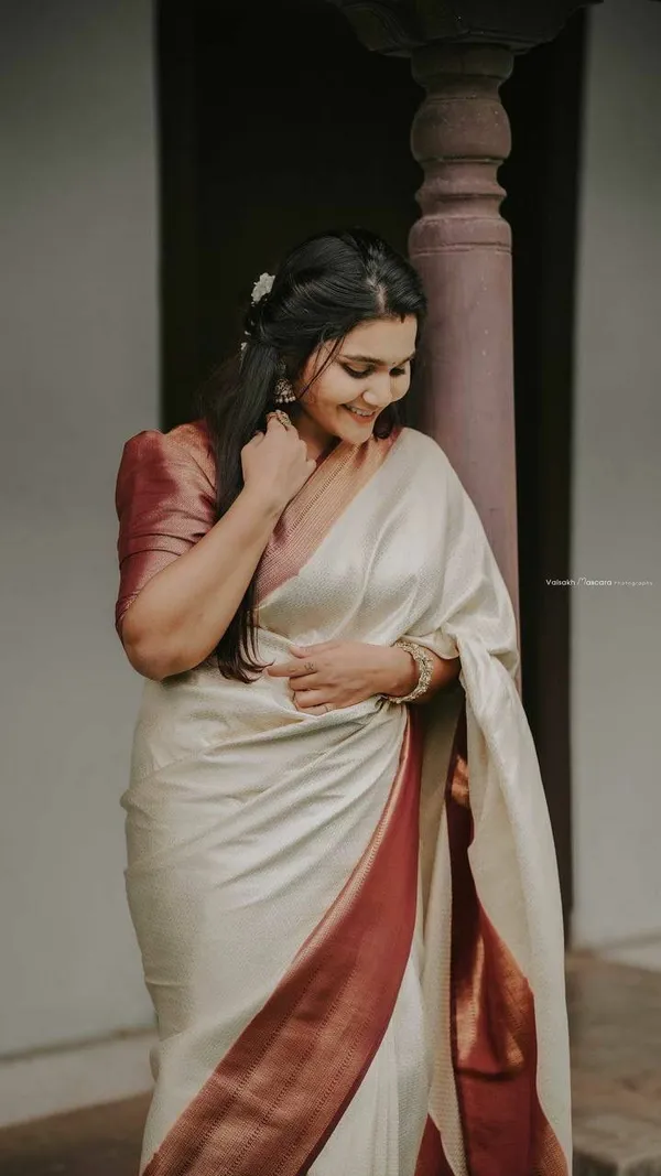Cream_&_Maroon_Jacquard_Art_Silk_Woven_Banarasi_Saree_For_Women