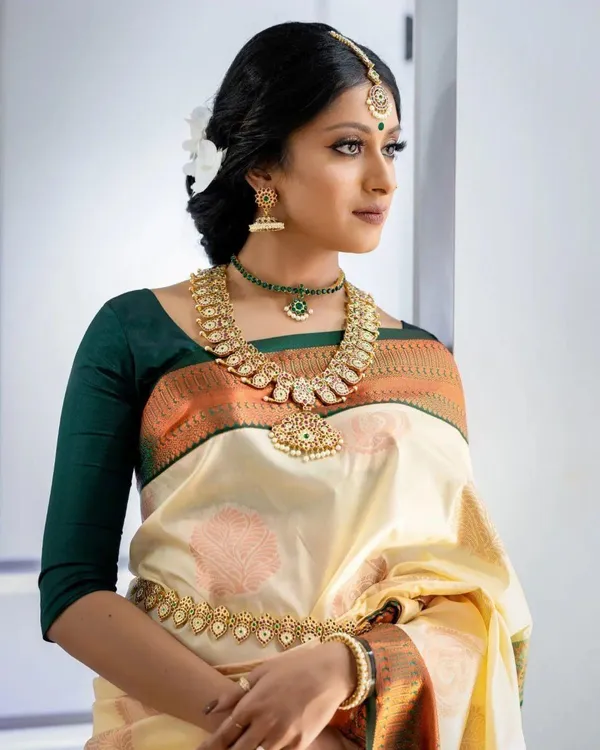 White_&_Green_Jacquard_Self_Design_Woven_Mysore_Saree_For_Women