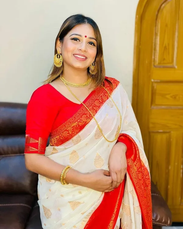 White_Jacquard_Self_Design_Banarasi_Saree_For_Women