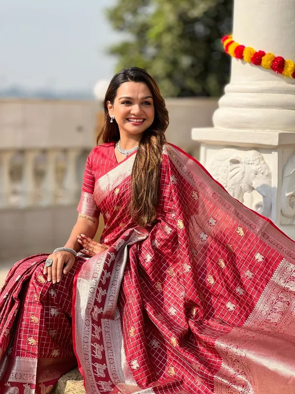 Red_&_Silver_Jacquard_Self_Design_Banarasi_Saree_For_Women