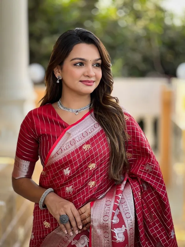Red_&_Silver_Jacquard_Self_Design_Banarasi_Saree_For_Women