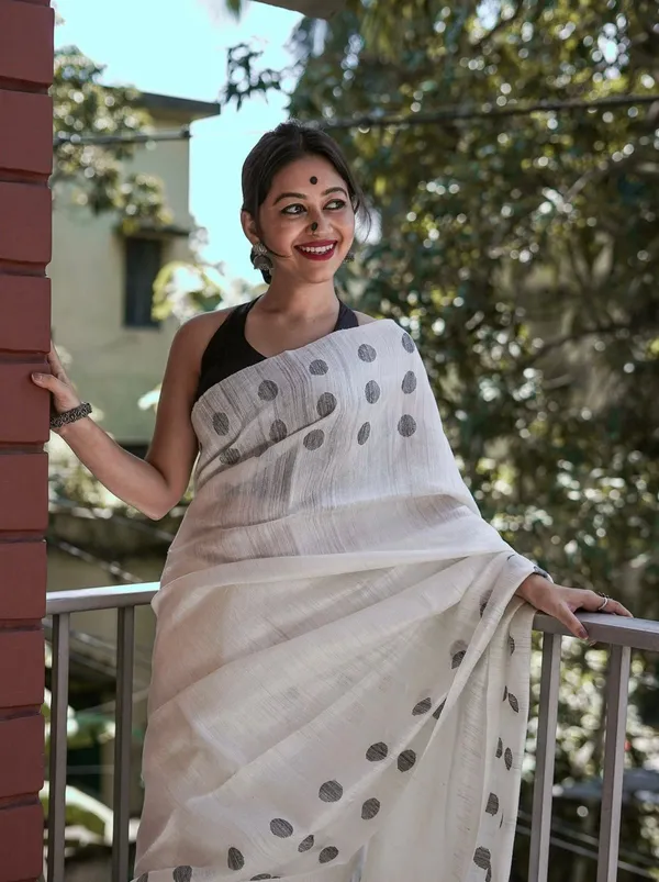White_&_Black_Cotton_Blend_Self_Design_Woven_Jamdani_Saree_For_Women