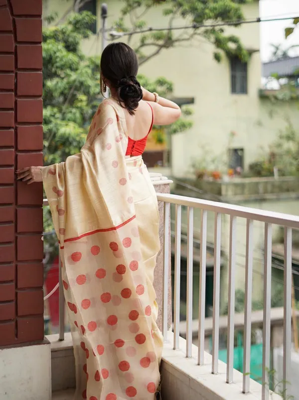 Cream_Cotton_Linen_Self_Design_Jamdani_Saree_For_Women