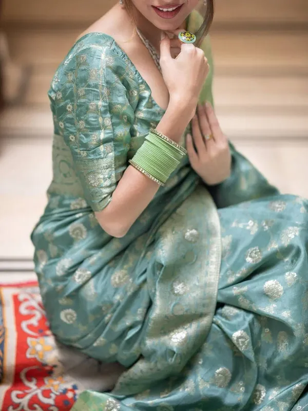 Green_Jacquard_Self_Design_Woven_Banarasi_Saree_For_Women