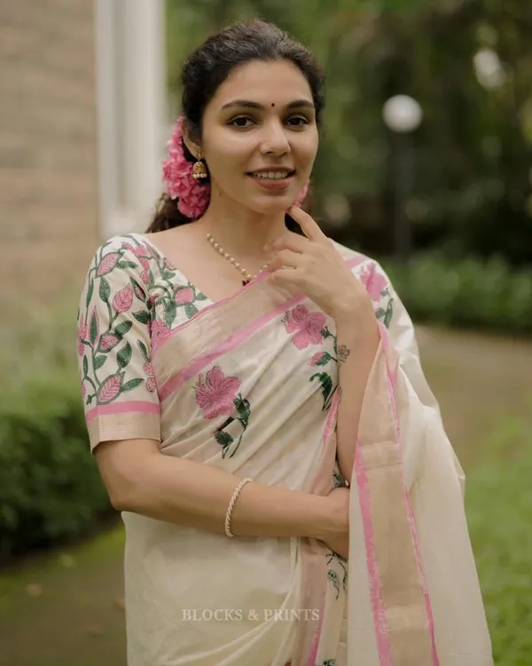 Cream_&_Pink_Cotton_Linen_Self_Design_Saree_For_Women