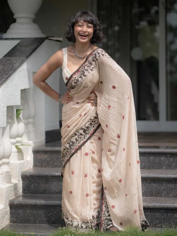 Cream_&_Red_Cotton_Linen_Digital_Print_Saree_For_Women