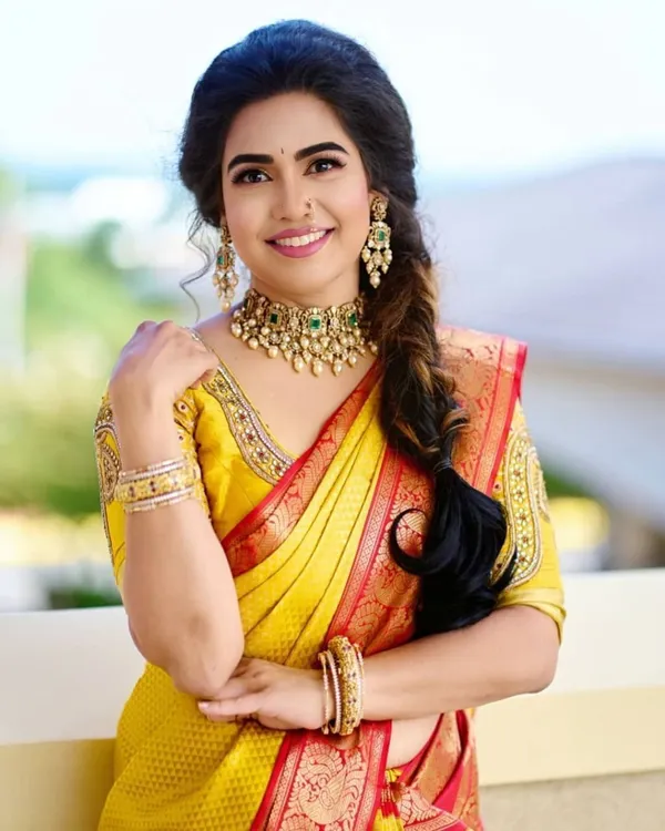 Yellow_&_Red_Jacquard_Self_Design_Woven_Banarasi_Saree_For_Women