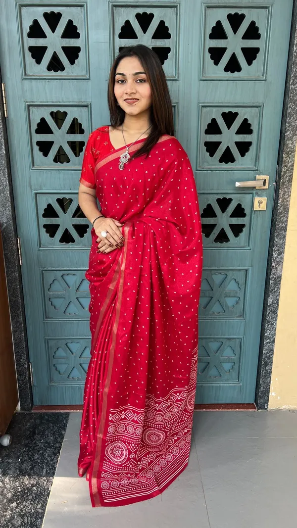 Red_Cotton_Blend_Printed_Saree_For_Women