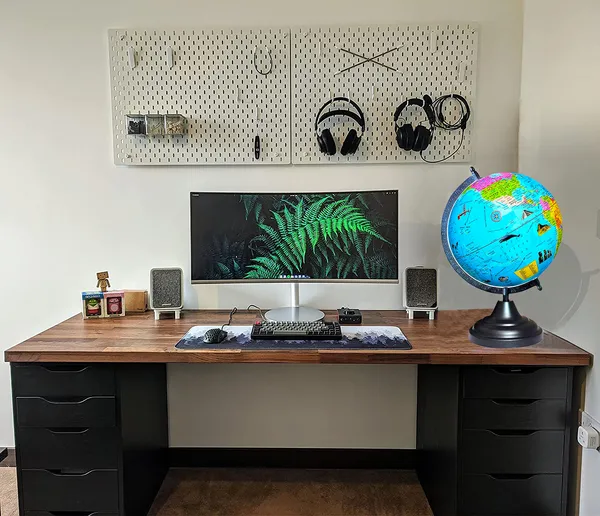 SEE_WORLD_-_Black_Globe,_50_mm_Magnifying_Glass_and_India_Map_Chart_|_12_Inch_Height,_8_Inch_Diameter_(Medium_Size)|_Metallic_Decorative,_Multicolor_Monuments_Map,_Blue_Ocean,_Showpiece_For_Kids_School_College_Home_Offices