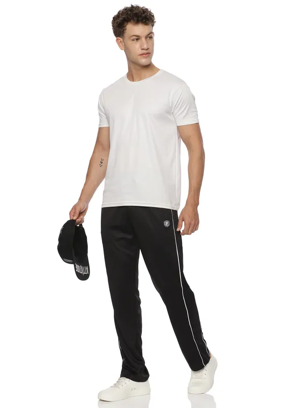 Black_Mid-Rise__Trackpant_For_Men