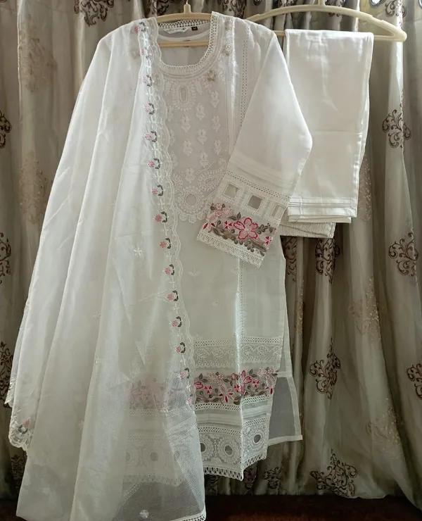 Ivory_Noor_Embroidered_Suit_with_Dupatta