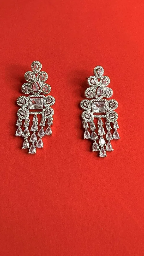 White_Brass_Silver_Rhodium_Necklace_Earring_And_Maang_Tikka_Set_For_Women