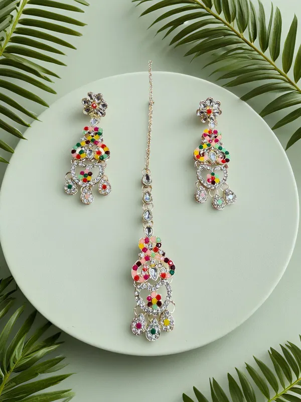 Multicolor_Brass_And_Alloy_Gold_Plated_Necklace_And_Earring_And_Maang_Tikka_Set_For_Women
