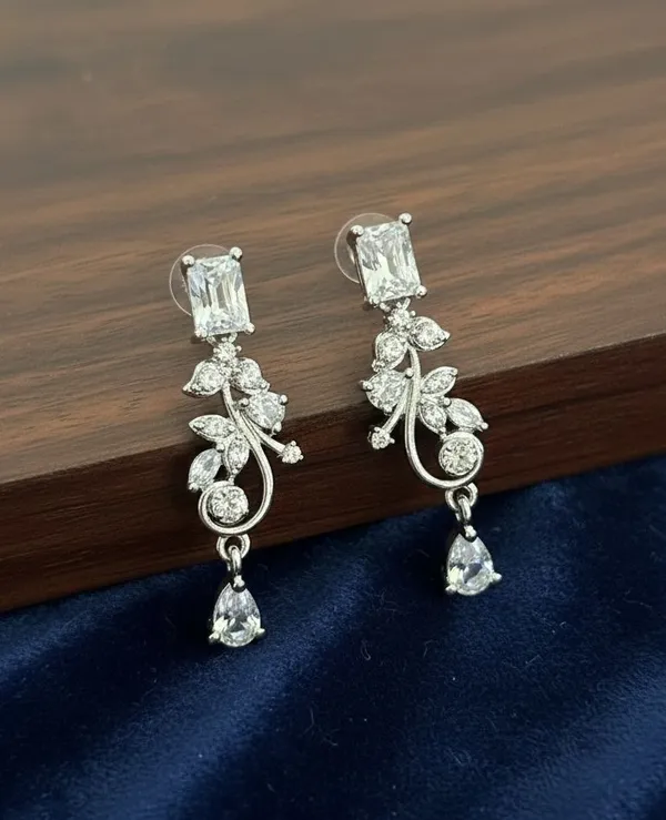 White_And_Silver_Brass_Rhodium_Earring_And_Necklace_Set_For_Women