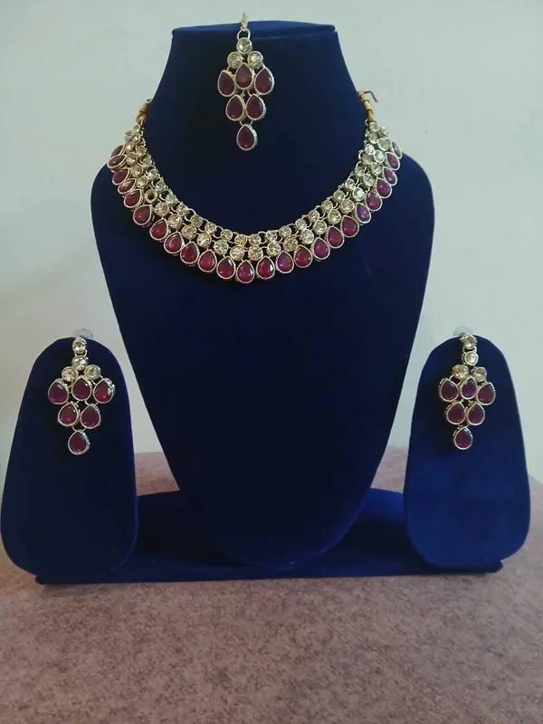 Berry_Red_Brass_Gold_Plated_Necklace_And__Earring_And_Maang_Tikka_Set_For_Women