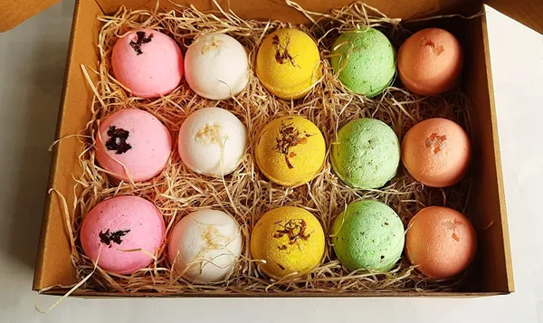 Bath_Bomb_-_Spa_Set_For_Women___Rose,_Calendula,_Oats,_Green_Tea,_Pink_Salt_|Refreshing_Hot_Water_Bath_Hydrating_Moisturizing_Enchanting_Fizzy_Aromatic_Bath_Bomb_(_75_G)_Each_-_Pack_Of_15_Perfect_Hamper_For_Women_Men