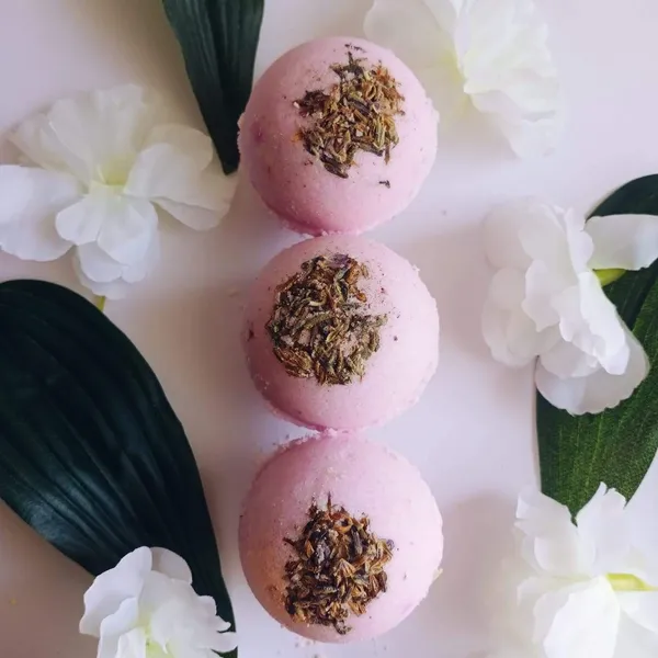 Lavender-Bath_Bomb-Fizzy_Aromatic_Bath_Bomb_With_Lavender_Buds_(75G_Each)_-_Pack_Of_3