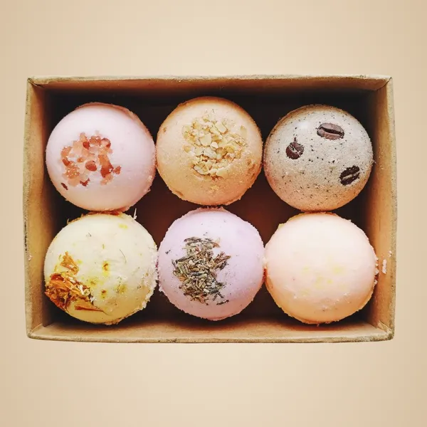 Bath_Bomb_Gift_Set_For_Women_-_Rose_Petals,_Coffee,_Calendula,_Oats,_Pink_Salt,_Lavender_|_Hydrating_Bliss_For_Relaxing_Hot_Water_Baths_(75_G_Each),_Pack_Of_6
