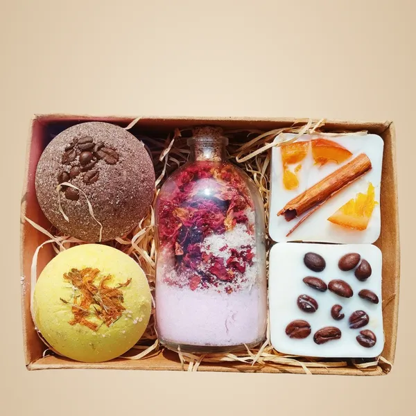 Pamper_Yourself_-_Gift_Set_Hampers_For_Women_Ideal_For_Birthday_Gift_For_Women_And_Christmas_Diwali_New_Year_Grooming_Skin_Care_Kit_For_Face_And_Body_Pack