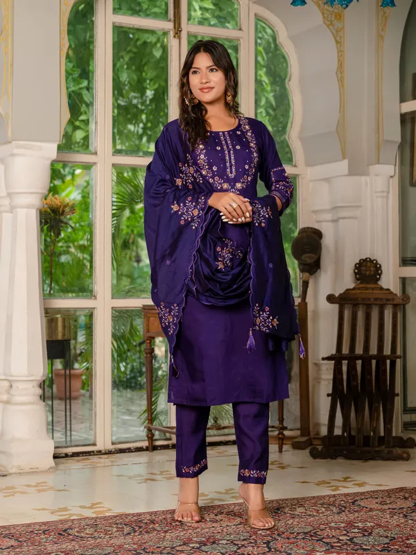 Marina_Cotton_Aura_Straight_Kurti_Pant_Set_with_Embroidered_Dupatta