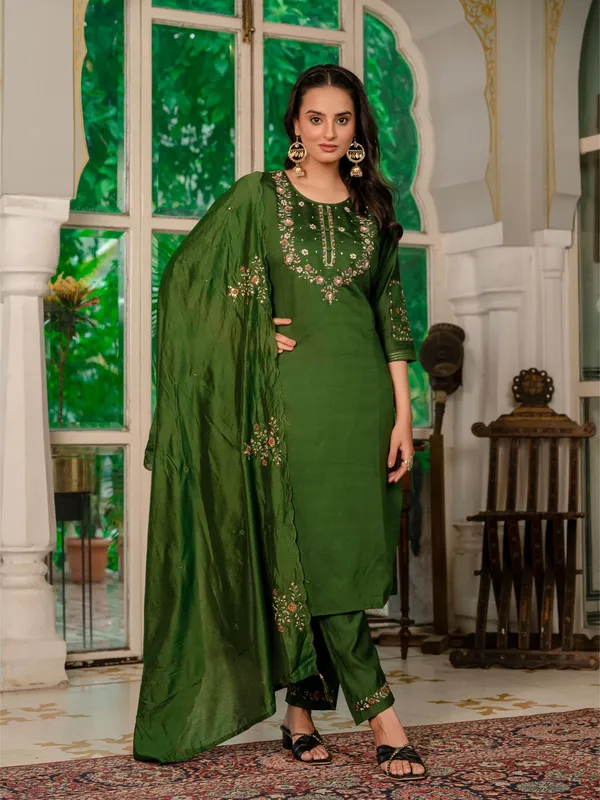 Marina_Cotton_Aura_Straight_Kurti_Pant_Set_with_Embroidered_Dupatta