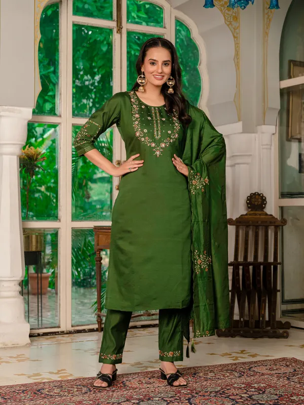 Marina_Cotton_Aura_Straight_Kurti_Pant_Set_with_Embroidered_Dupatta