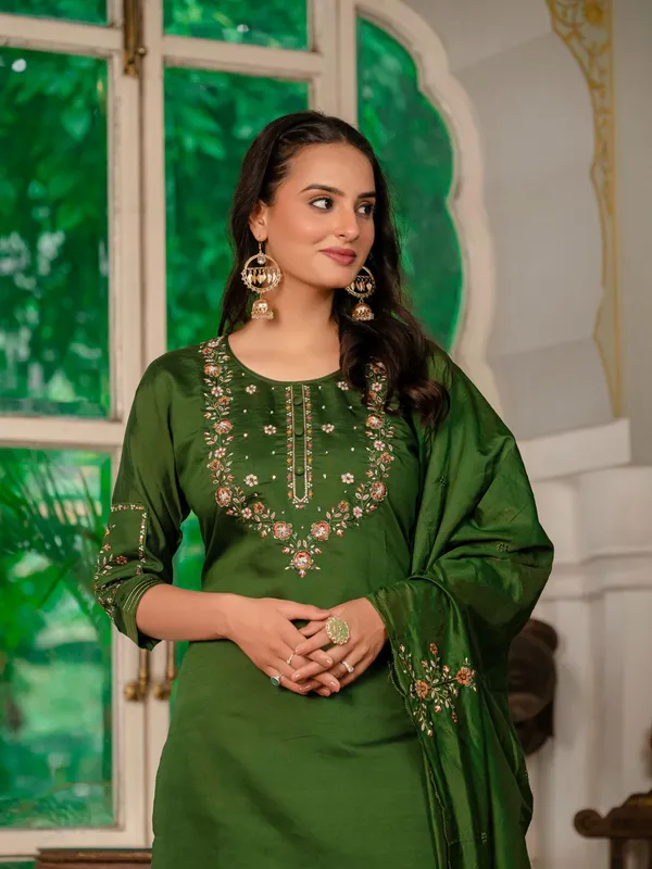 Marina_Cotton_Aura_Straight_Kurti_Pant_Set_with_Embroidered_Dupatta